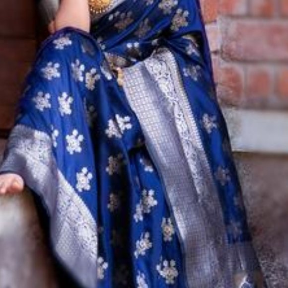 JHEAPS CLASSY BLUE WITH SILVER ZARI SOFT SILK DESIGNER SAREE - Picture 3 of 3